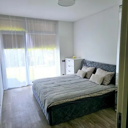 3 2 Beds 1 Sofa-bed With Garden Apartment *