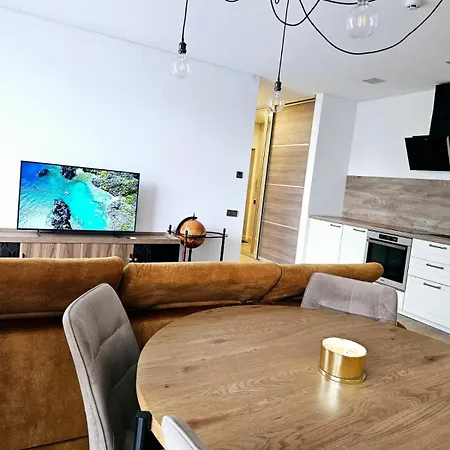 3 2 Beds 1 Sofa-bed With Garden Apartmán